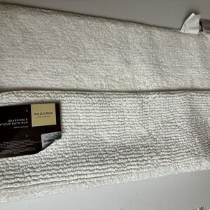 Sonoma white Reversible Bath Rug Contour for going round toilet.